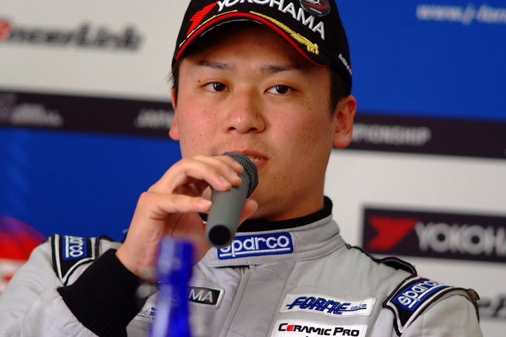 決勝記者会見: 2位の霜野誠友（シーエムエスモータースポーツプロジェクト）