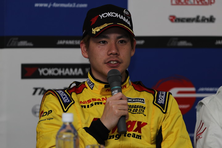 決勝記者会見: 優勝した高星明誠（B-MAX Racing Team with NDDP）