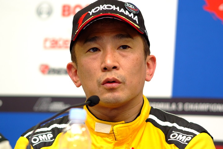 決勝記者会見: Nクラス2位のDRAGON（B-MAX RACING TEAM）