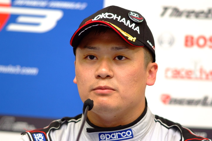 決勝記者会見: Nクラス優勝の霜野誠友（シーエムエスモータースポーツプロジェクト）