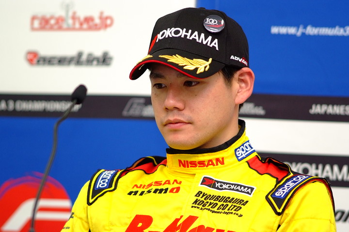 決勝記者会見: 優勝した高星明誠（B-MAX Racing Team with NDDP）