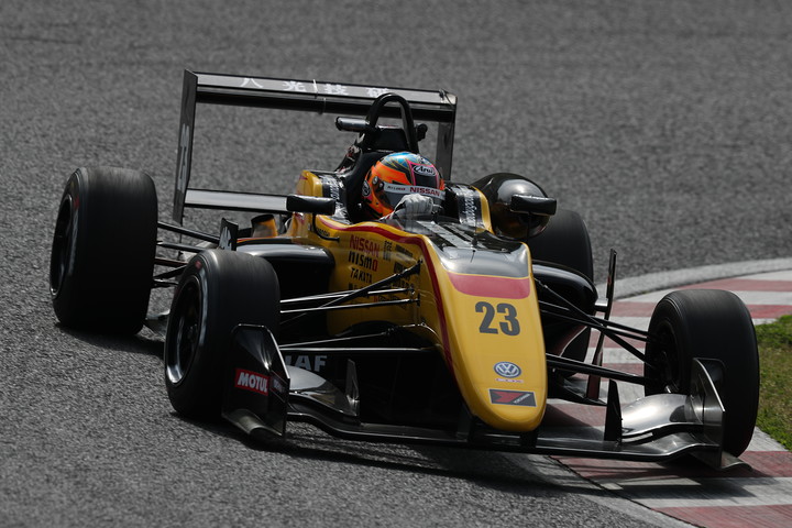 第4,5戦公式予選: 両戦ともポールポジションの高星明誠（B-MAX NDDP F3）