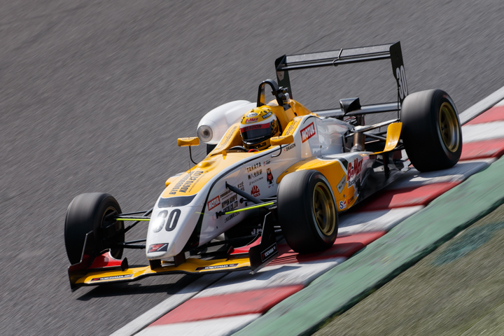 第4,5戦公式予選: Nクラス第4戦予選2位、第5戦ポールポジションのDRAGON（B-Max Racing F306）