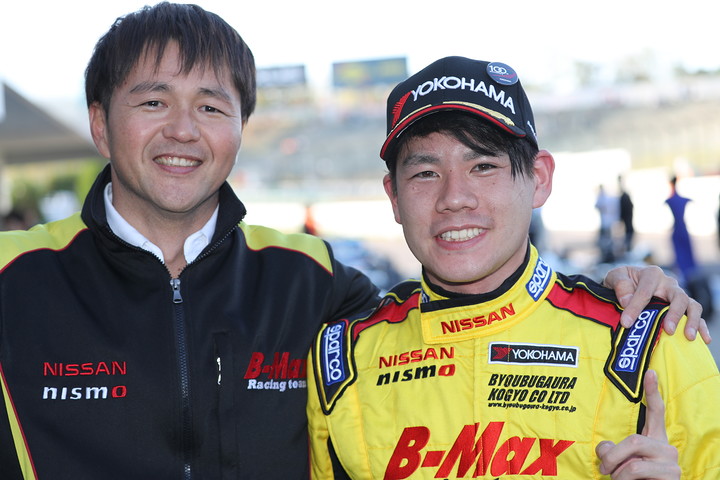 優勝した高星明誠と本山哲