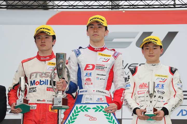 表彰式: 優勝・笹原右京、2位・宮田莉朋、3位・角田裕毅