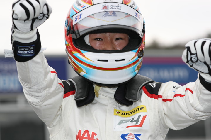 初優勝で喜びの角田裕毅（Hondaフォーミュラ・ドリーム・プロジェクト）