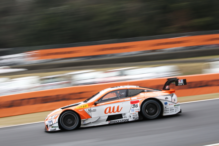 公式練習: 中嶋一貴／ジェームス・ロシター組（au TOM'S LC500）