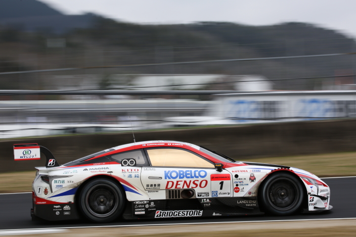 公式練習: ヘイッキ・コバライネン／平手晃平組（DENSO KOBELCO SARD LC500）