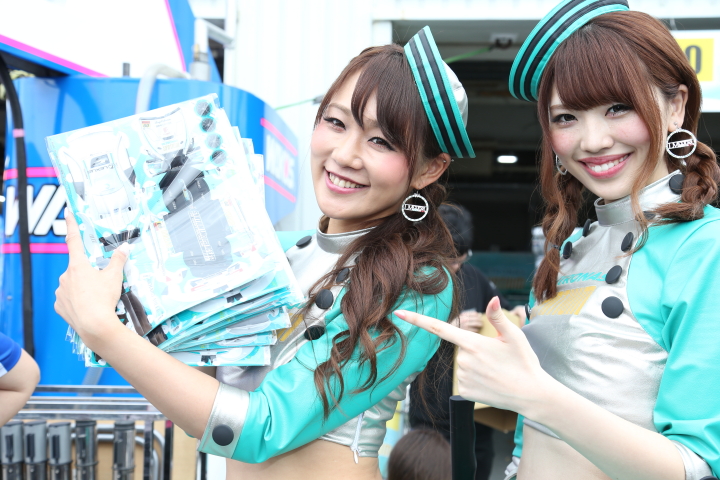 ピットウォーク: レースクイーン