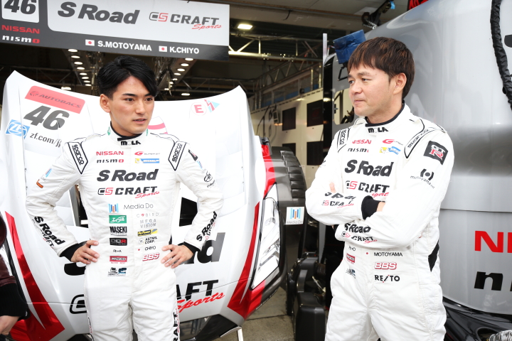 ノックアウト予選Q1: 千代勝正と本山哲（MOLA）