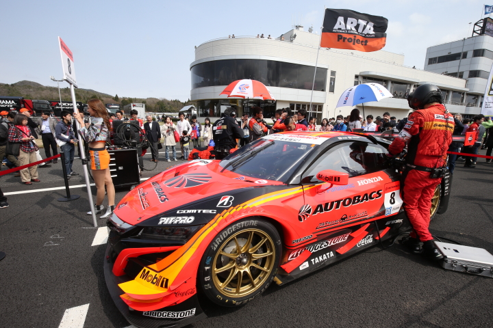 スタート進行: PP位置に付いたARTA NSX-GT