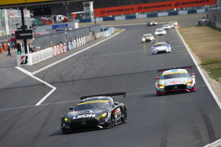 決勝レース: GT300クラスのスタートシーン