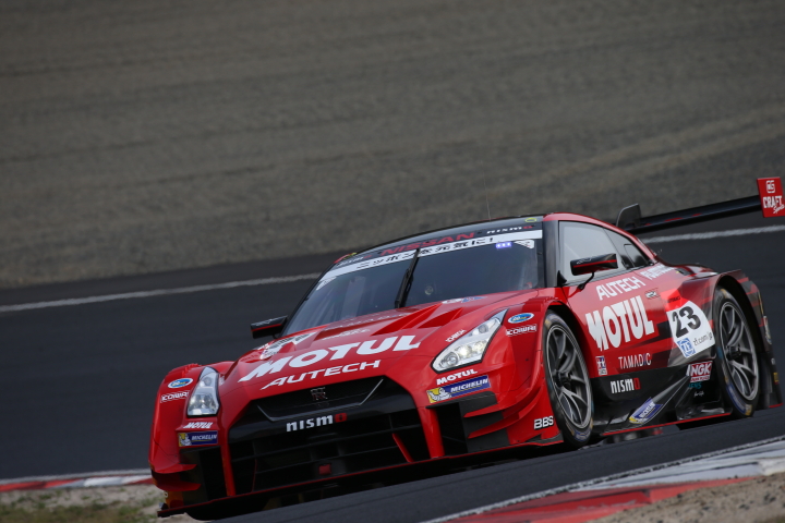 決勝レース: ロニー・クインタレッリ（MOTUL AUTECH GT-R）