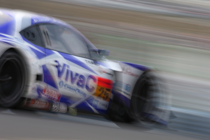 決勝レース: 松井孝允（VivaC 86 MC）