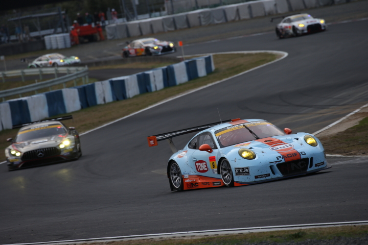 決勝レース: 峰尾恭輔（GULF NAC PORSCHE 911）