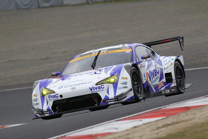 GT300クラス予選3位は松井孝允／山下健太組（VivaC 86 MC）