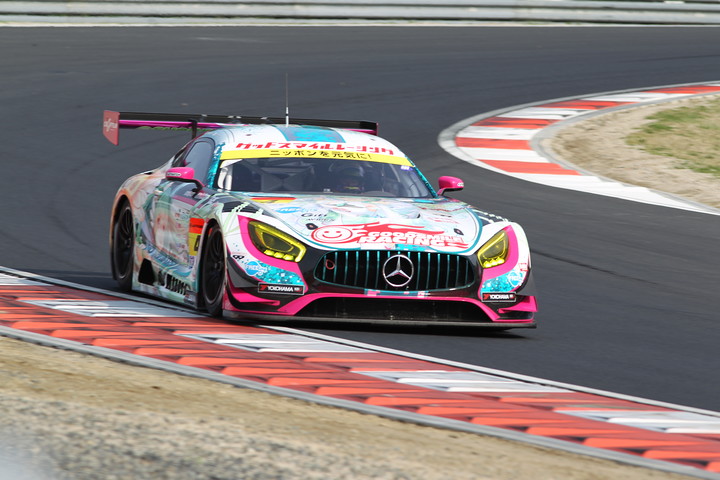 GT300クラス優勝は谷口信輝／片岡龍也組（グッドスマイル初音ミクAMG）