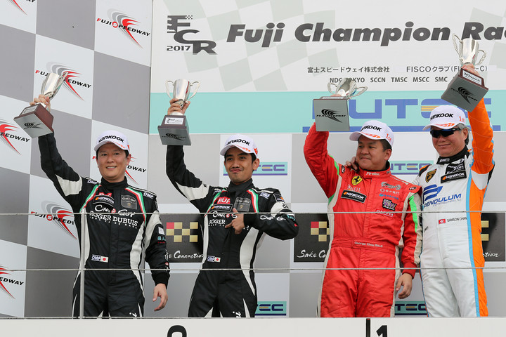 GT3クラスの表彰式