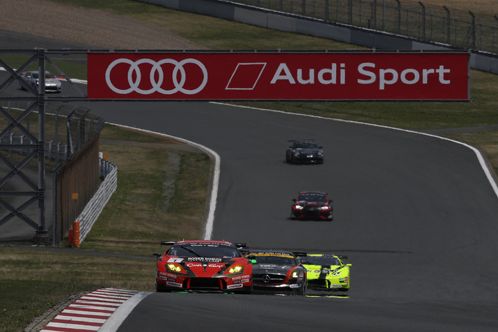 決勝レースのスタートシーン