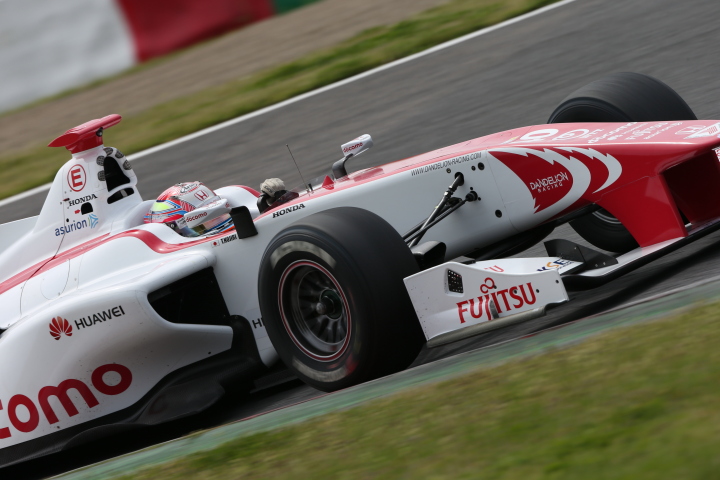 フリー走行1回目: 野尻智紀（DOCOMO DANDELION M40S SF14）