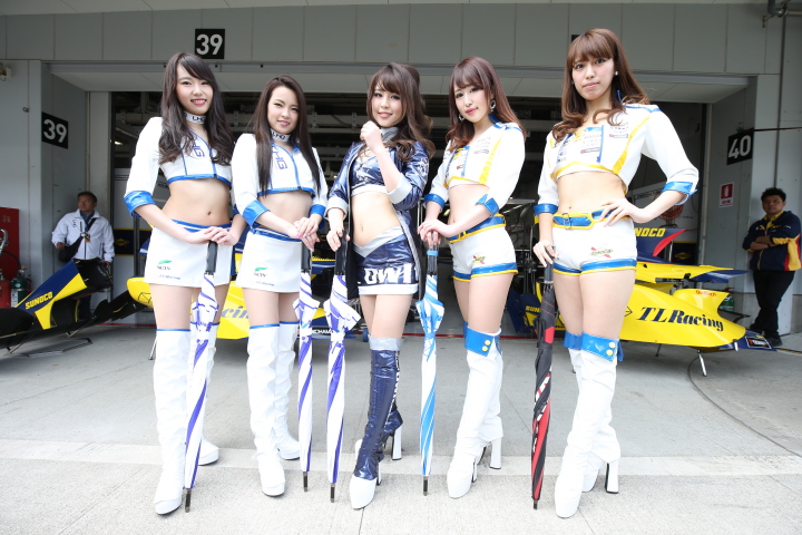 ピットウォーク: レースクイーン