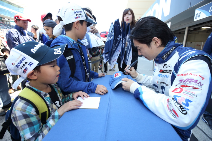 ピットウォーク: 中嶋大祐（TCS NAKAJIMA RACING）