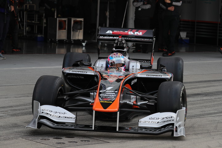 公式予選: 2位は国本雄資（P.MU/CERUMO・INGING SF14）