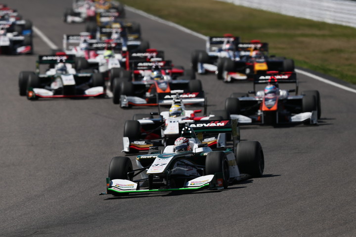 35周の決勝レースがスタートした