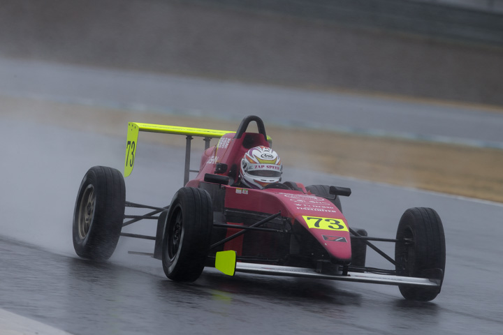 予選3位は草野裕也（T'sCOXgear10VED）