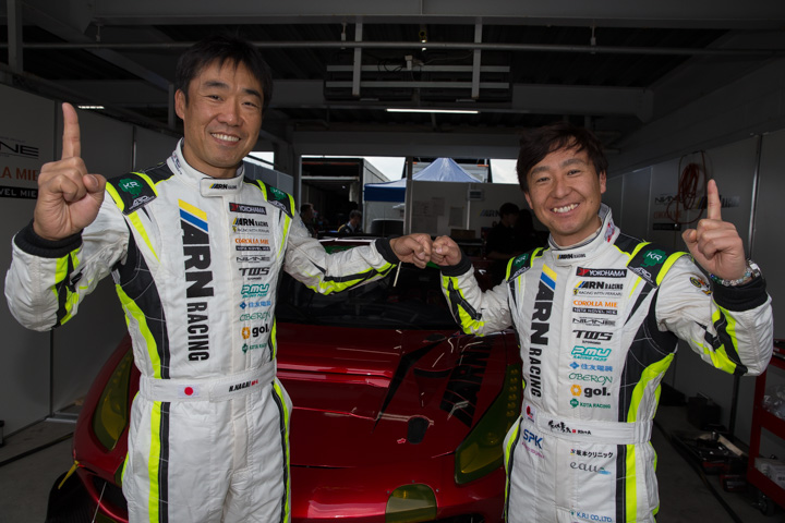 ST-Xクラスポールポジションを獲得した永井宏明（左）と佐々木孝太（右）