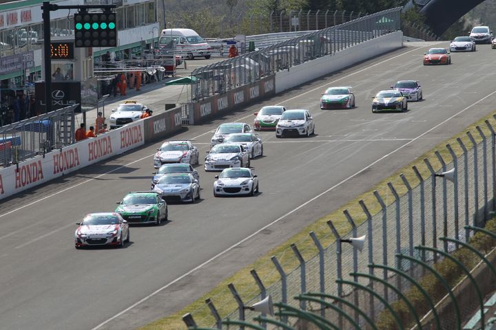 ST-4クラスのスタートシーン