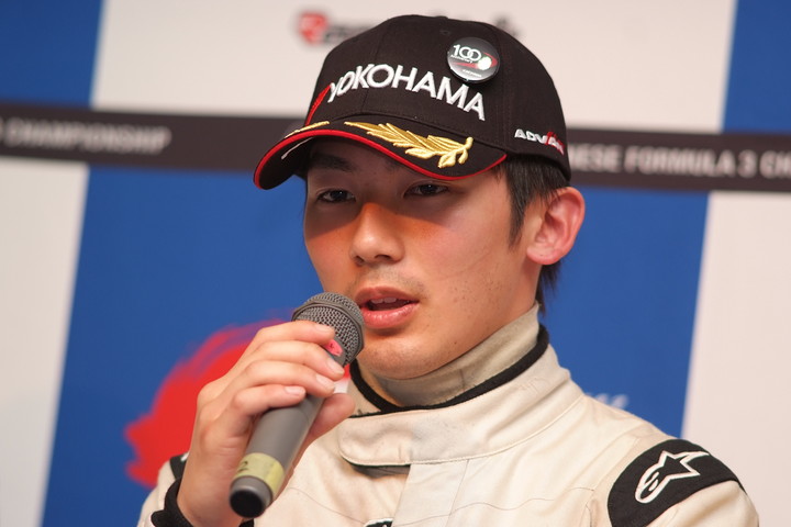 決勝記者会見: Ｎクラス2位の長谷川綾哉（ALBIREX RACING TEAM）