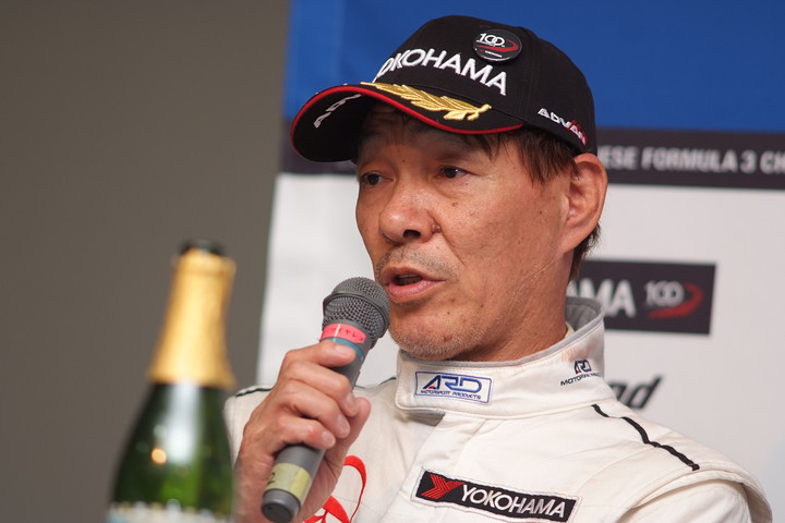 決勝記者会見: Ｎクラス3位の植田正幸（B-MAX with Rn-Sports山下製作所）