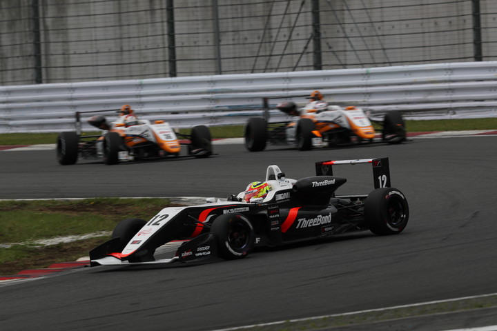 スタートでトップに立ったアレックス・パロウだったが……