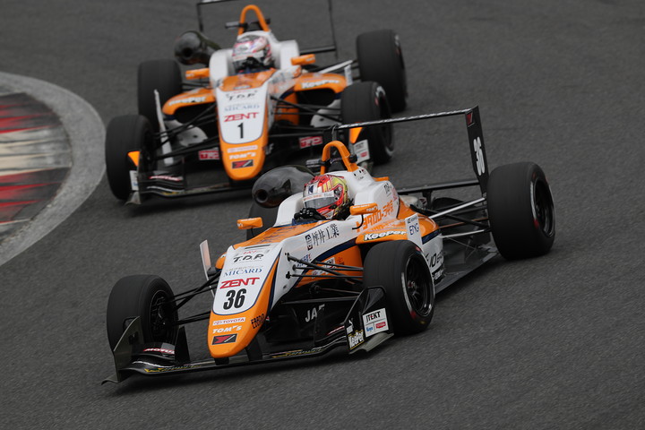 宮田莉朋と坪井翔、チームメート同士の争い