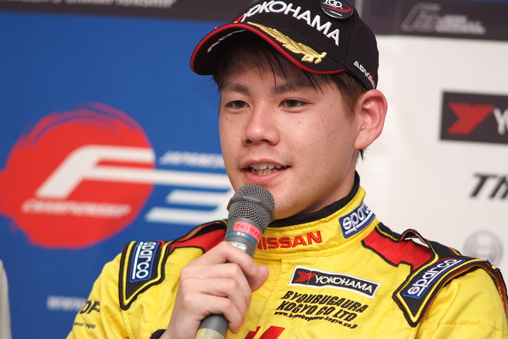 決勝記者会見: 優勝した高星明誠（B-MAX Racing Team with NDDP）
