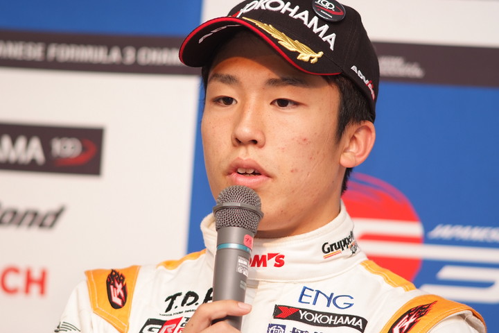 決勝記者会見: 2位の坪井翔（カローラ中京Kuo TEAM TOM'S）