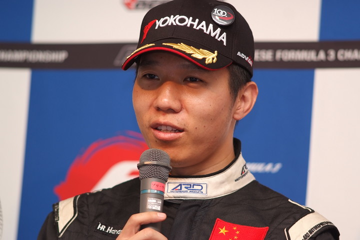決勝記者会見: Nクラス2位のアレックス・ヤン（HuaJiangHU Racing）