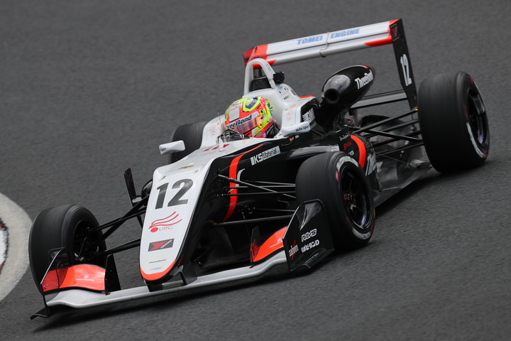 予選2位はアレックス・パロウ（THREEBOND）