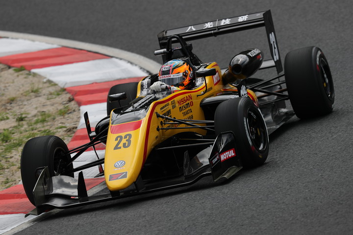 ポールポジションは高星明誠（B-MAX NDDP F3）