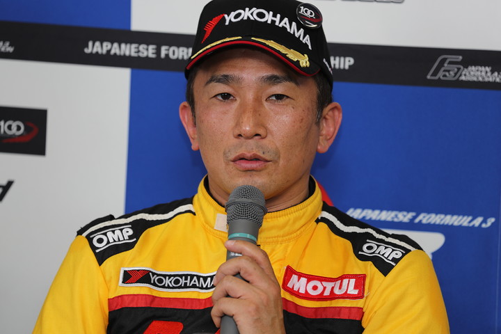 決勝記者会見: Nクラス優勝のDRAGON（B-MAX RACING TEAM）