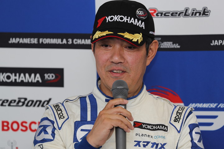 決勝記者会見: Nクラス3位の久保田克昭（HANASHIMA RACING）