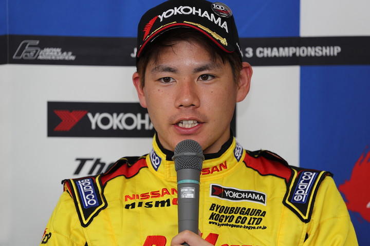 決勝記者会見: 優勝した高星明誠（B-MAX Racing Team with NDDP）