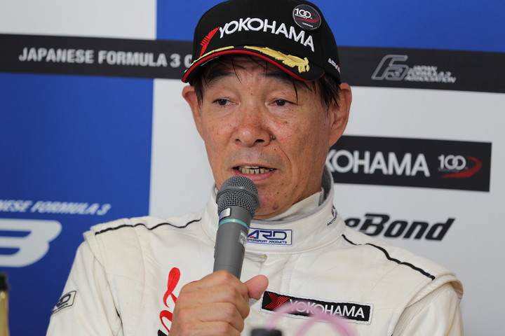 決勝記者会見: Nクラス2位の植田正幸（B-MAX with Rn-Sports山下製作所）