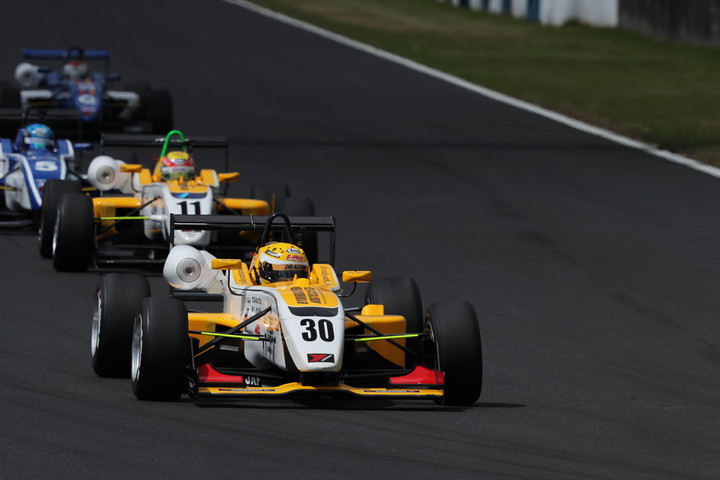 スタート直後のNクラス攻防