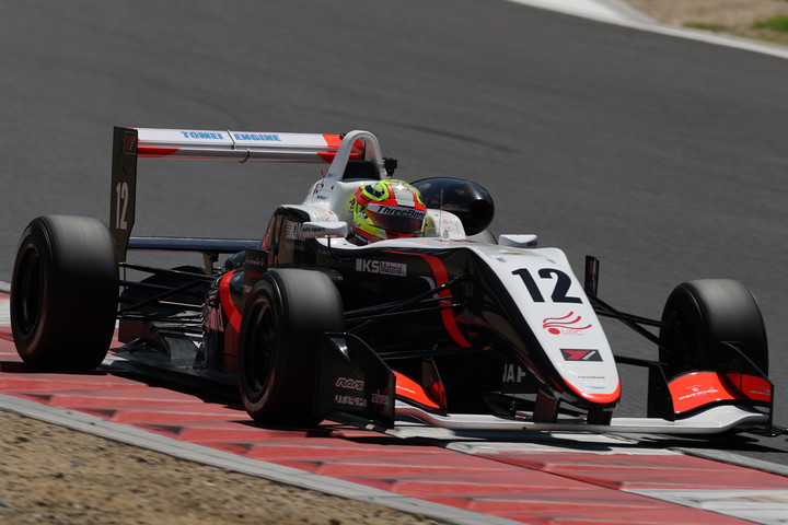 優勝はアレックス・パロウ（THREEBOND）