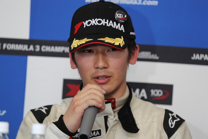 決勝記者会見: Nクラス2位の長谷川綾哉（ALBIREX RACING TEAM）