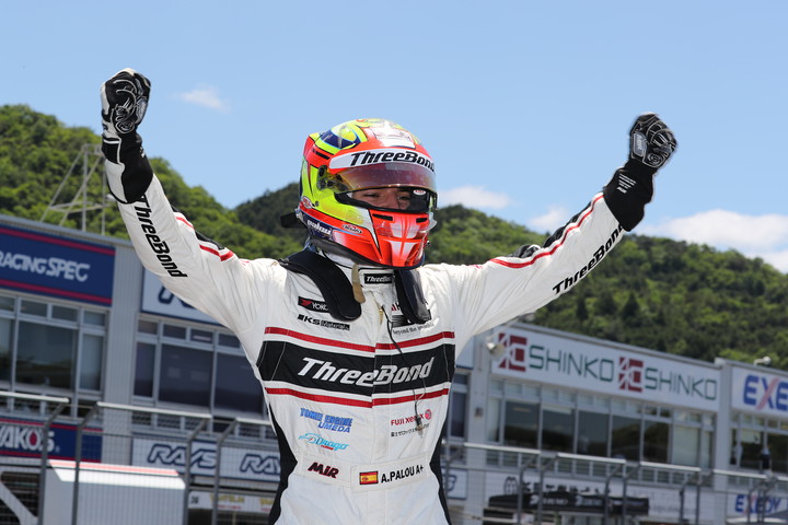 優勝したアレックス・パロウ（ThreeBond Racing with DRAGO CORSE）