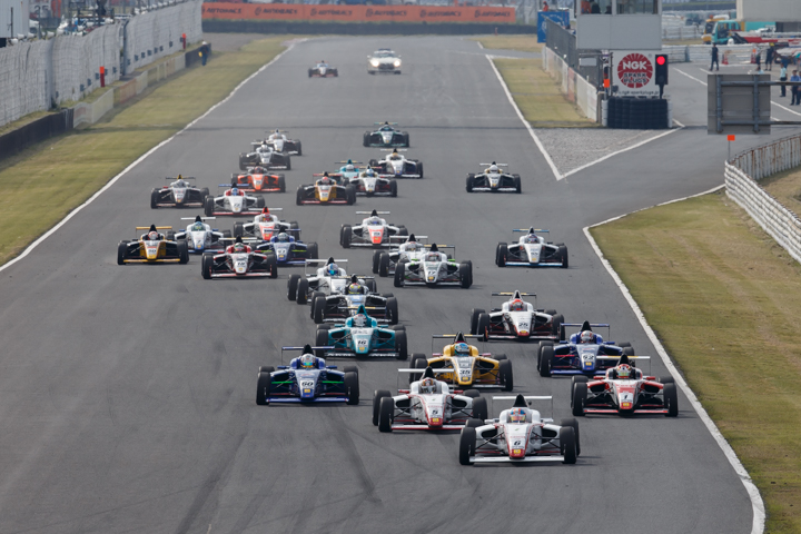 13周の決勝がスタートした