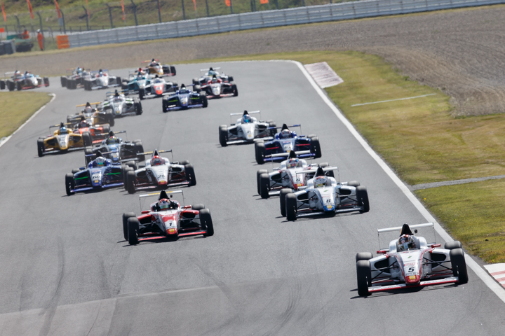 13周の決勝がスタートした